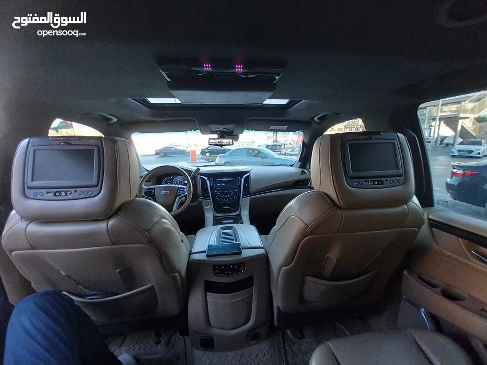 كاديلاك اسكاليد وارد الوكالة قاطع مسافة 29000km فقط صنف platinum