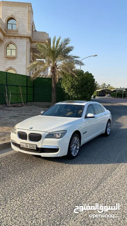 للبيع BMW حجم 730LI موديل 2012