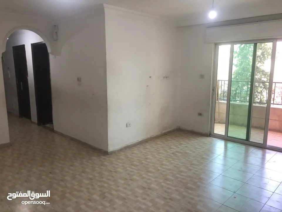Empty apartment for Rent