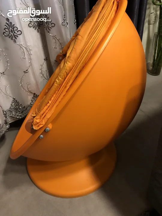 كرسي أيكيا شكل بيضة مع مظلة (Egg Chair) دوّار عدد 2 (لون أحمر وبرتقالي) شراء من بريطانيا للبيع
