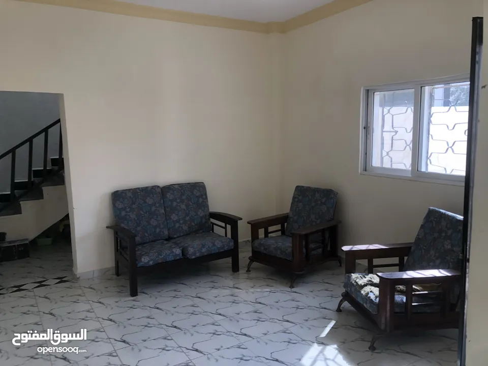 شاليه مساحة 800م منطقة الروضة قابل للبدل