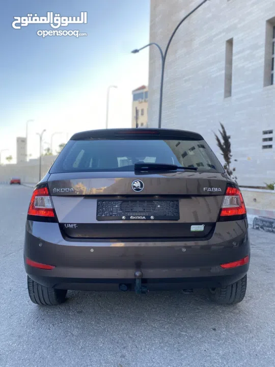 سكودا فابيا اوتومااتيك .. داخلية مميزة لون بيج بسعر مميز فقط 67 الف شيكل ..