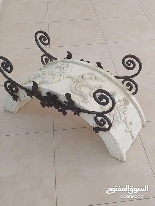طاولة رخام وحديد للبيع اشتريتها