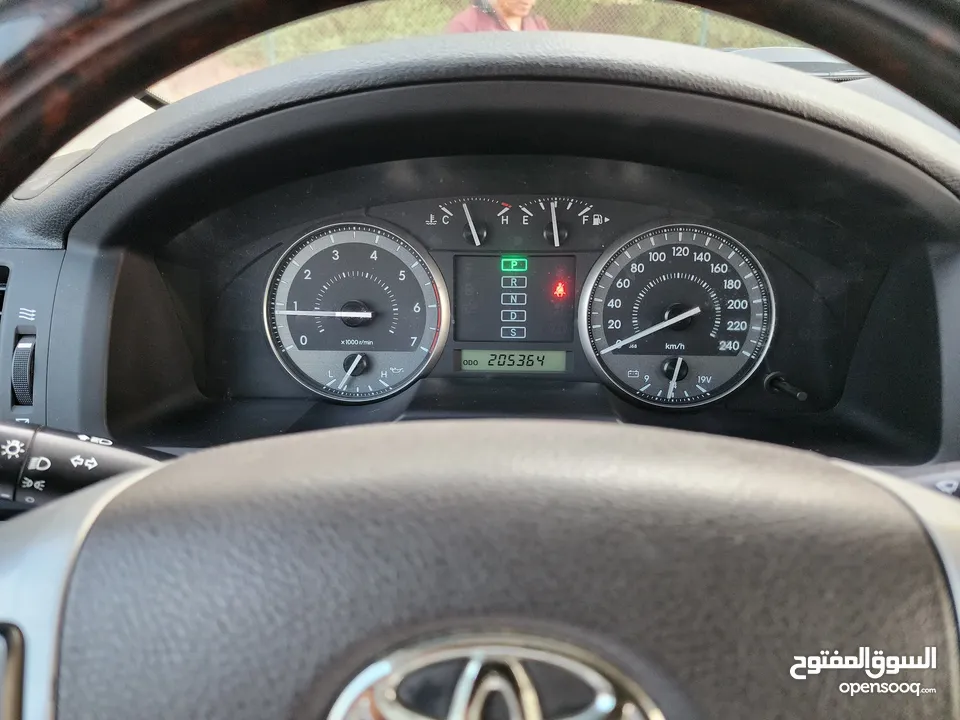 Toyota land cruiser v6 gcc 2011