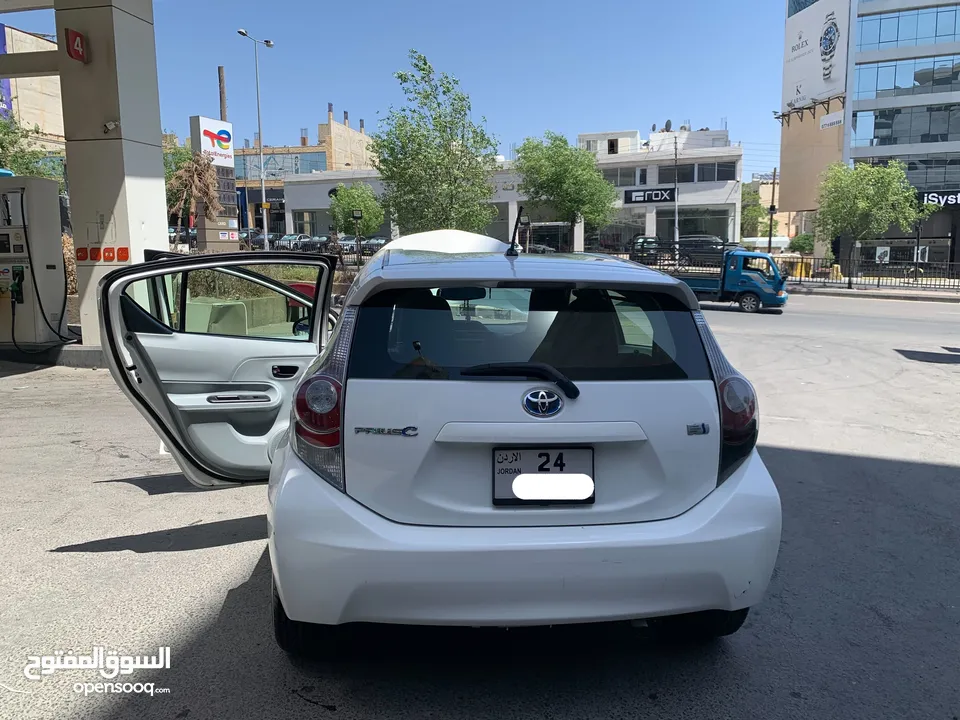 تويوتا بريوس C موديل 2014