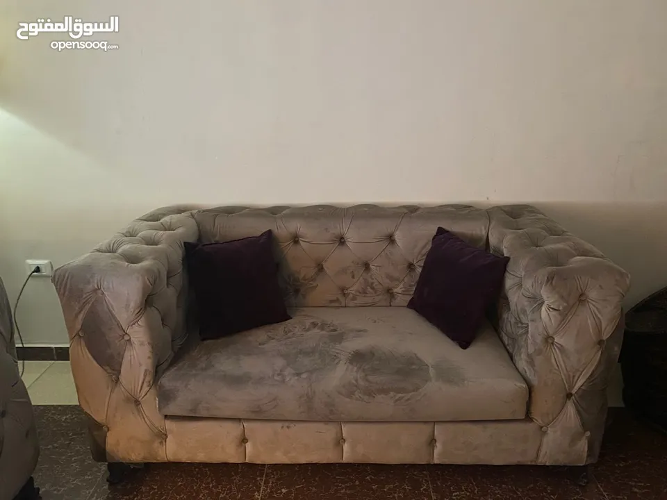 طقم كنب فاخر للبيع استعمال بسيط خشب زان ولاتيه ثقيل لايحتاج للصيانه