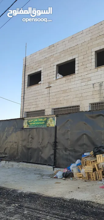 طابق اول صناعات خفيفة مساحة 400م الزرقاء الجديدة