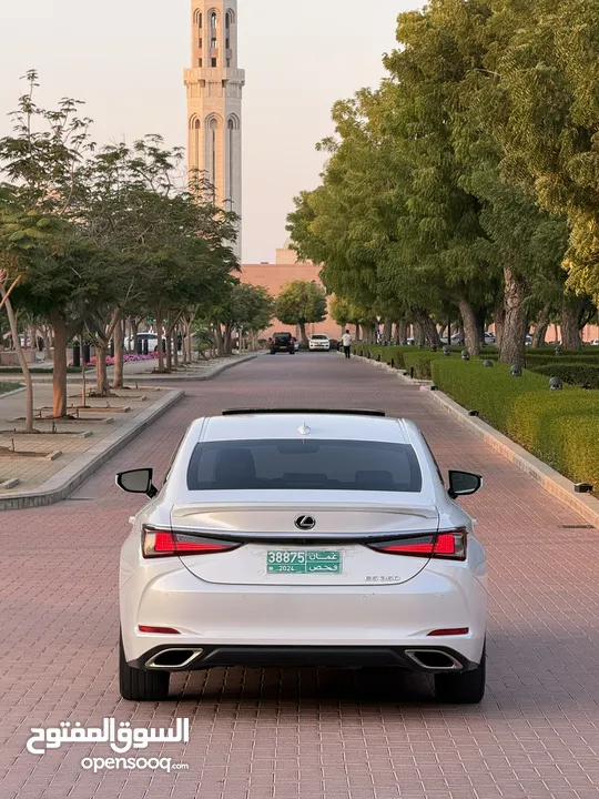 لكزس ES350 2019 داخلية بيج الوكاله فول اوبشن في قمة النظافة