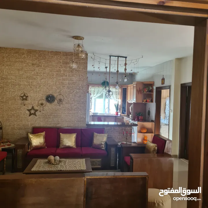 شقة في عمارة عائلية للبيع في إسكان الضباط مرج الحمام. شارع جانبي هادئ