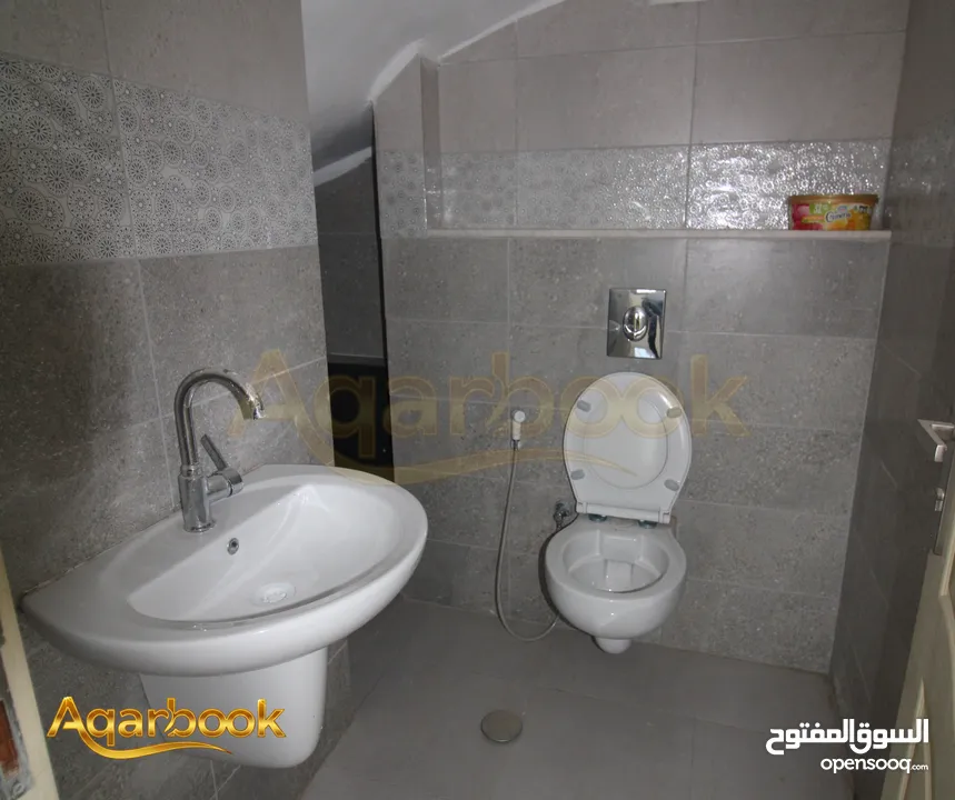 دوبلكس بتشطيب فاخر للبيع   بيرزيت – قرب كازية الفيين