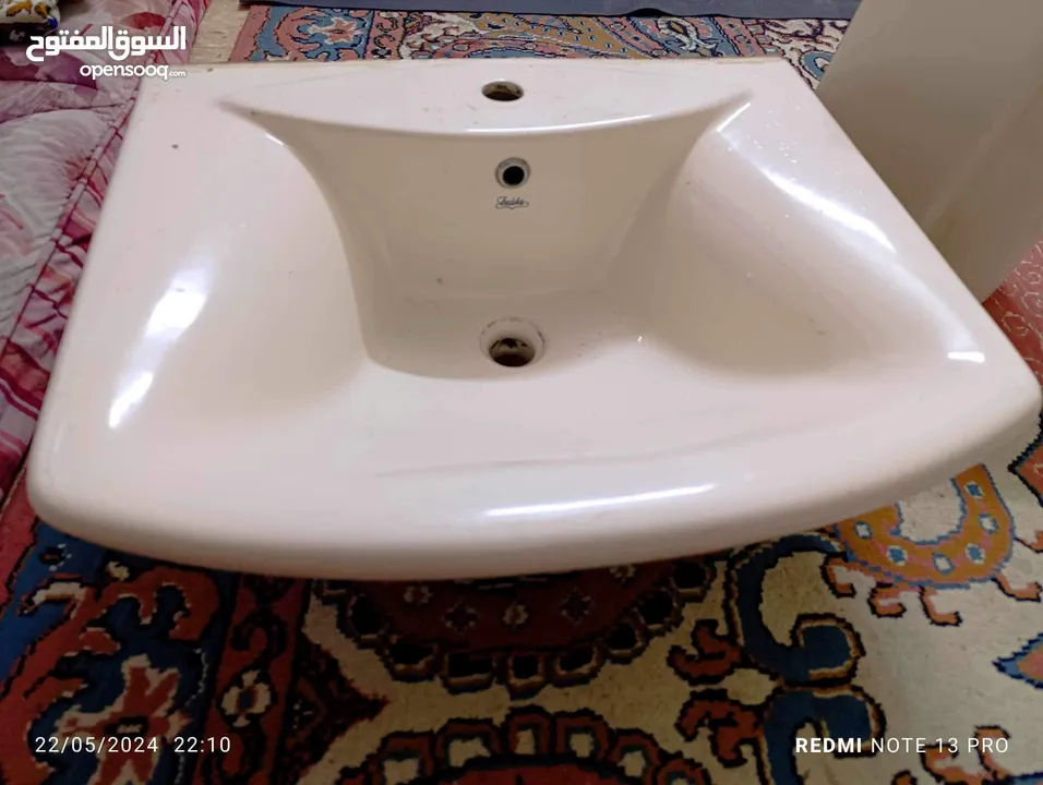 حوض مغسلة كبيرة عامود
