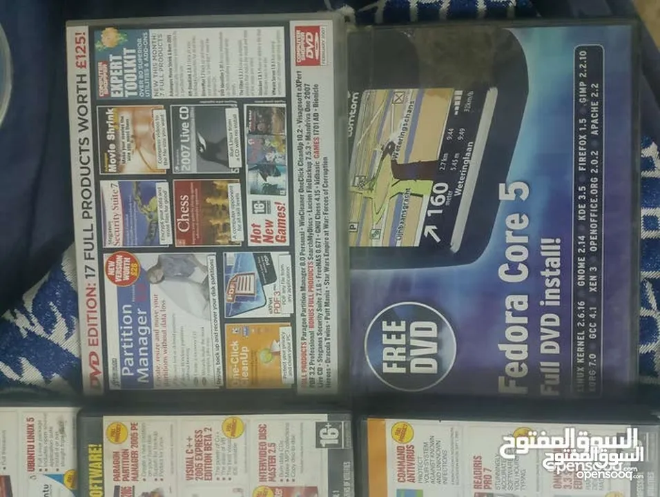 مجموعة من ال CD_DVD المتعلقة بالبرمجيات و IT