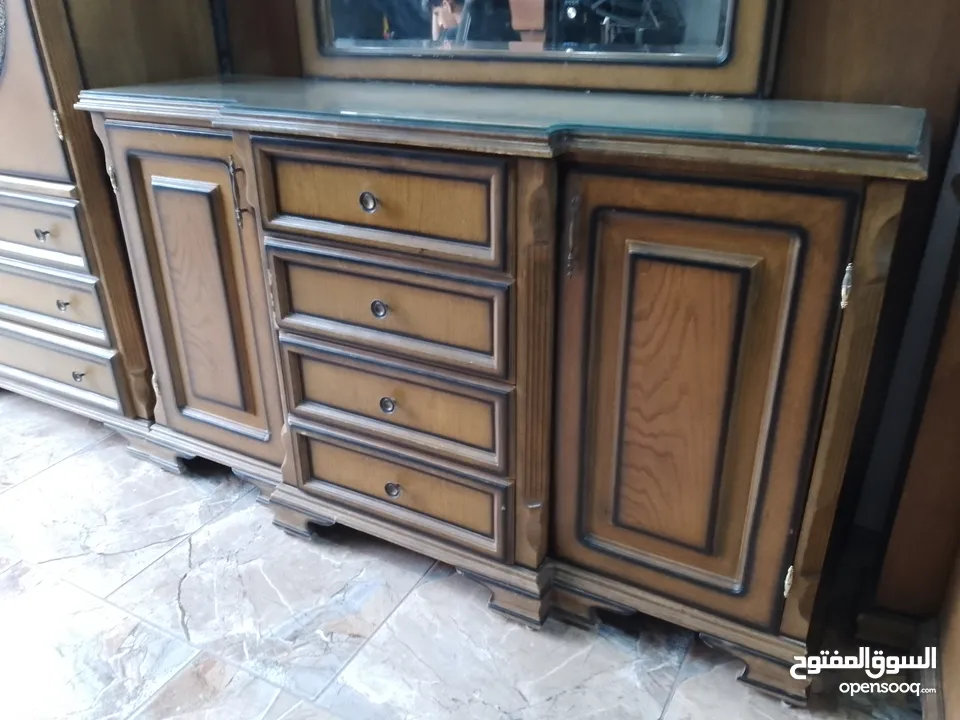 سرير مجوز وكومدنتين وتسريحه خشب لتيه وزان بحاله ممتازه بدون خزانه
