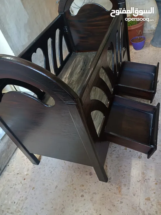تخت بيبي مستعمل للبيع بحال الوكاله