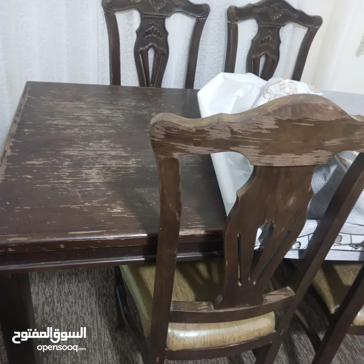 طاولة سفرة مستعملة