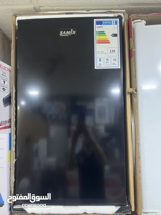 ثلاجه سامكس 91 ليتر واسعه لون اسود مميز وسلفر.  بسعر حرق