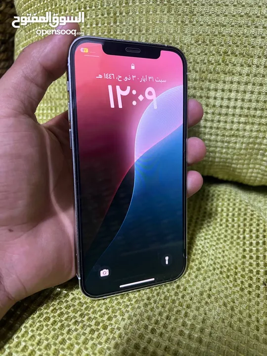 ايفون 12 pro وكاله   مش مغير فيه اشي