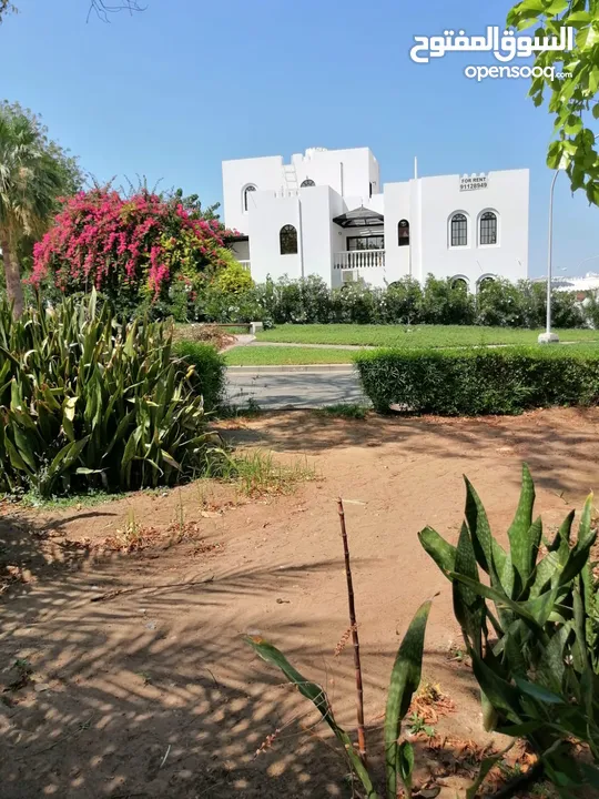 6 Bedroom Villa for Rent in Qurum