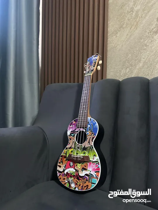 4 strings new body  custom body  ukulele(  آلة  (مش جيتار