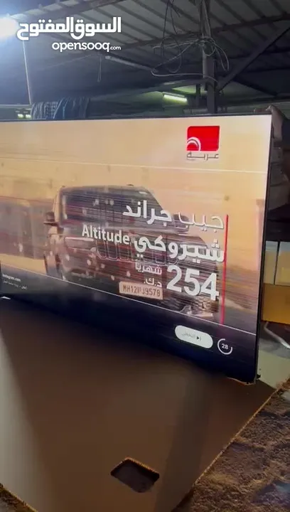 البيع على تلفزيون QLED بالكرتون 98" فيها طقه بالزاويه اليسار كما بالتصوير الفيديو