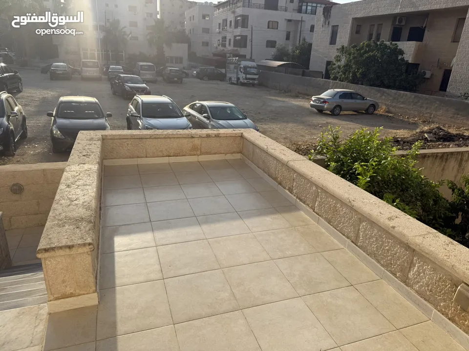 مكتب للايجار طابق ارضي مساحه 190متر الجاردنز قرب دوار الواحه