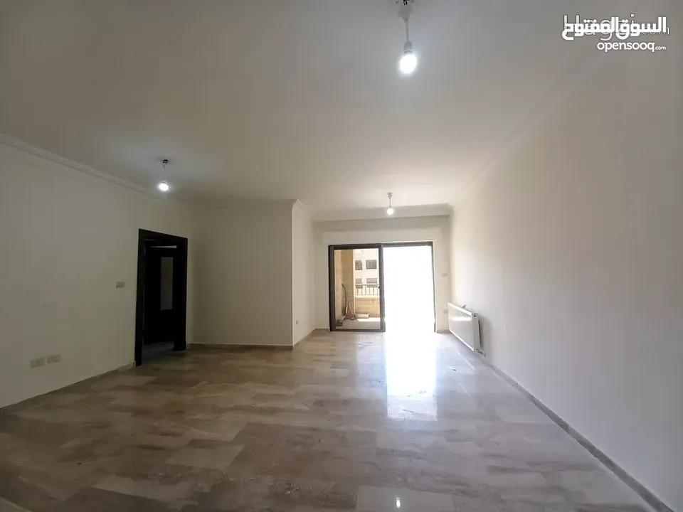 شقة غير مفروشة للايجار في السابع  ( Property 34042 ) سنوي فقط