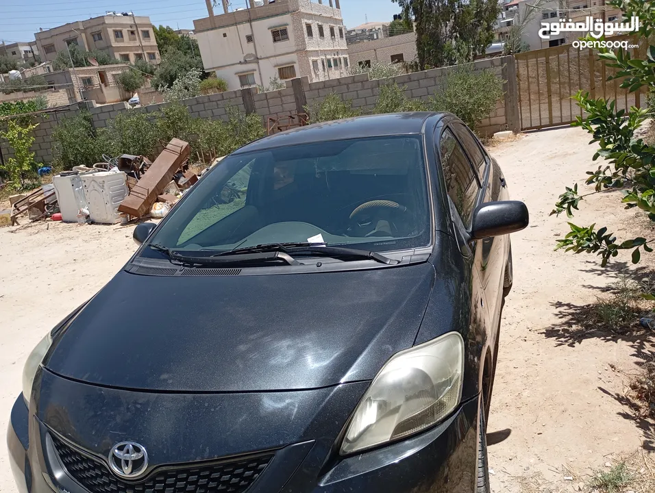 تيوتا ياريس 2012