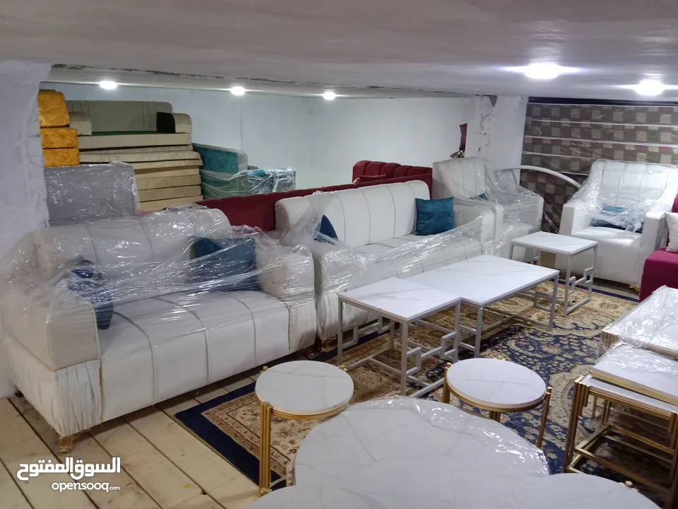 غرفه نوم كامله مع الفرشه وملحق وبنش قدام التخت جديد