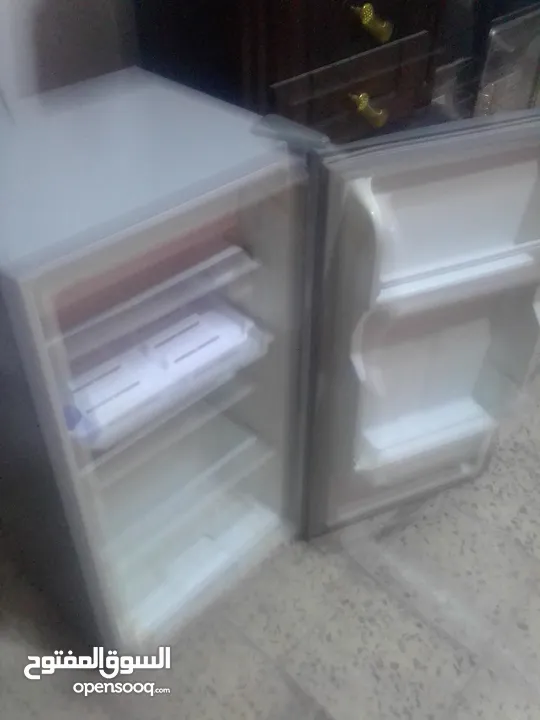 ثلاجة مكتب شبه وكالة