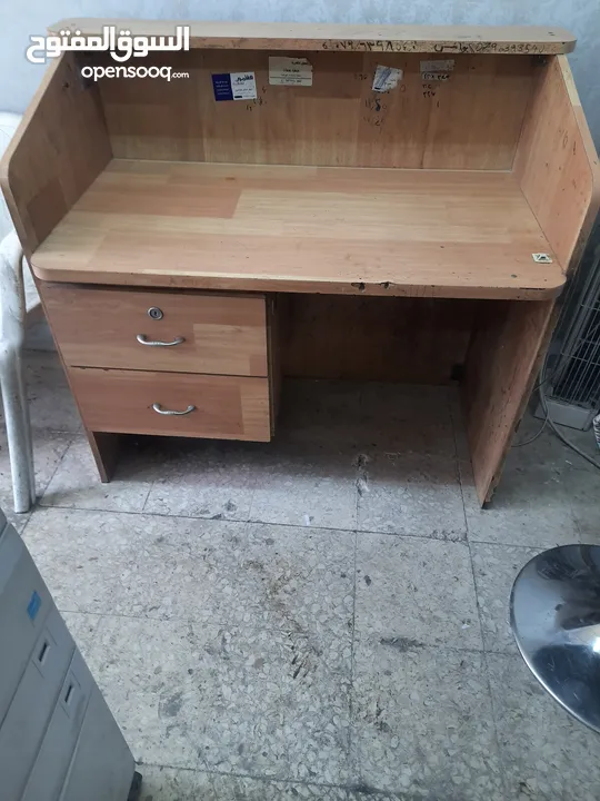 مكتب خشبي مستعمل