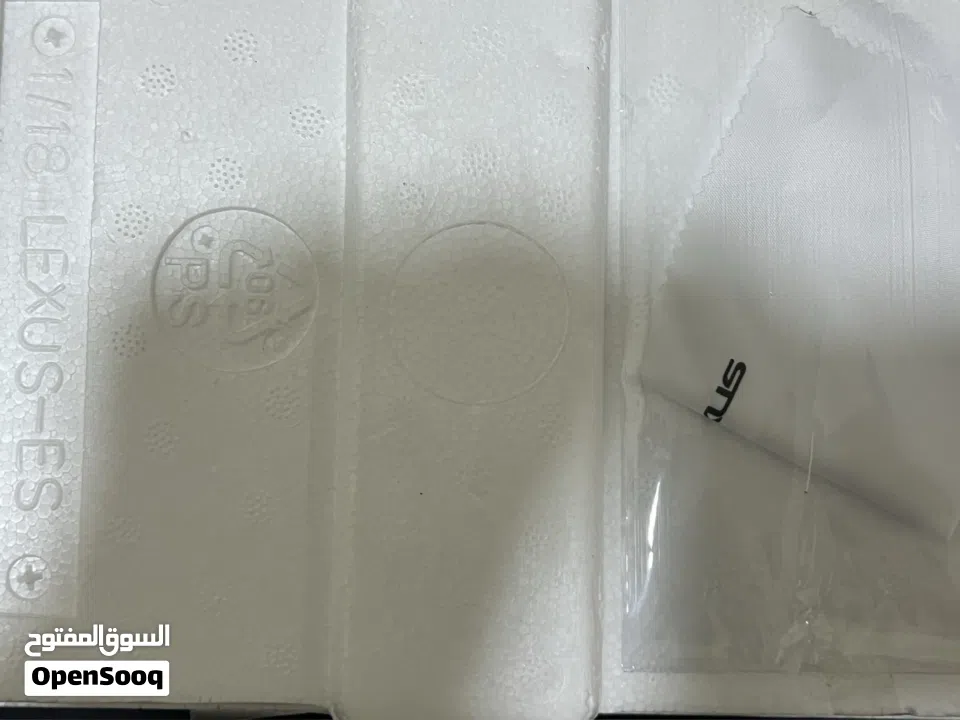 للبيع مجسم لكسز es 1/18