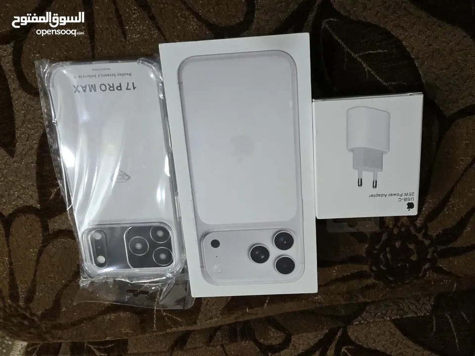 ايفون 17 برو ماكس لون سلفر