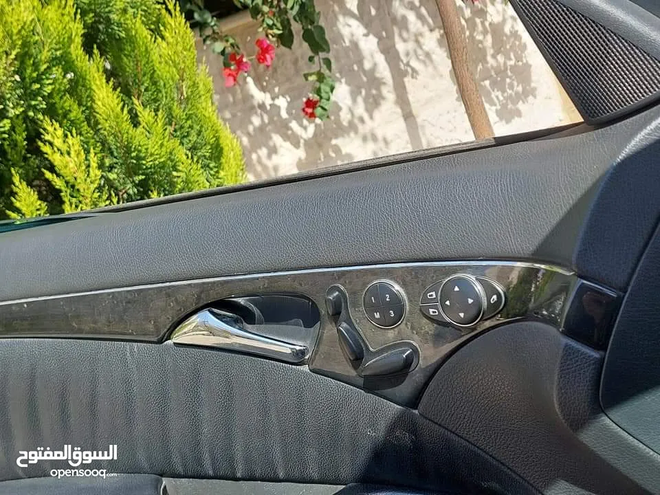 مرسيدس بنز بانوراما E200 2004 محدث 2009