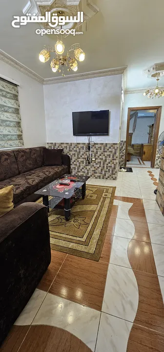 شقة مفروشة فاخرة للايجار مساحة 90 غرب شارع الجامعة ب 200م وشمال مسجد علياء التل