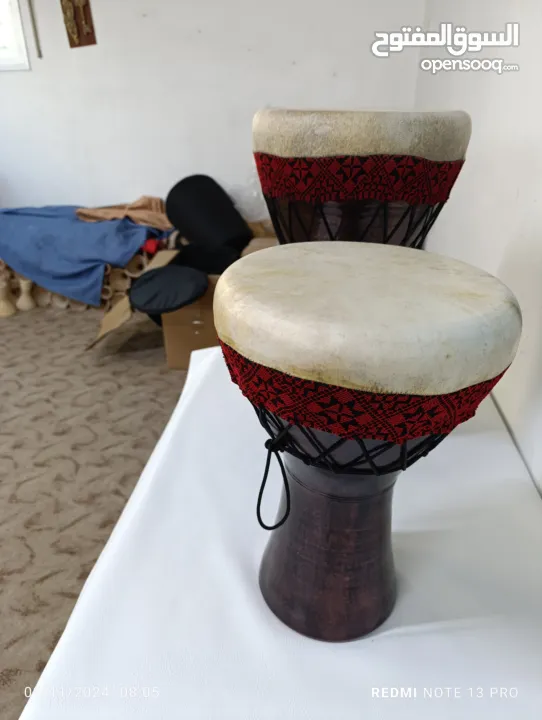 مجموعة متنوعة من الالات الموسيقية من الجلد الطبيعي وشغل يدوي 100%