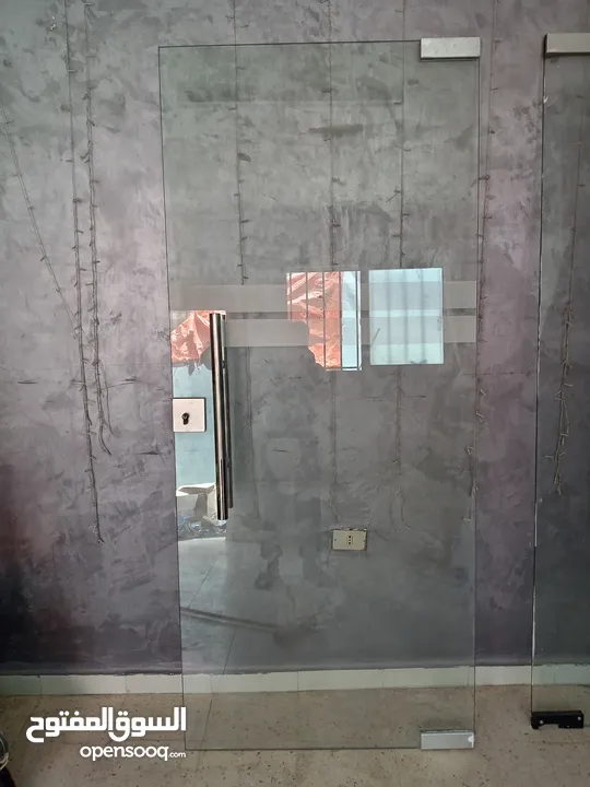 باب سكيوريت عدد 2 وباب خشب بدون حلق مستعمل نظيف للبيع