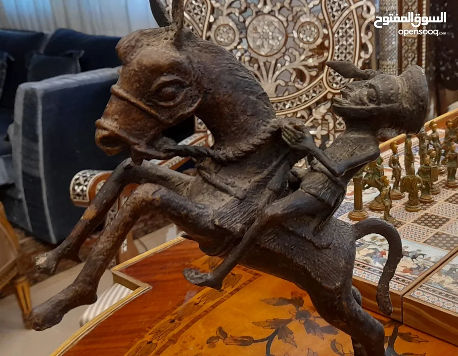 تحفة من البرونز المحارب ملك مملكة بنين Benin غرب افريقيا  1850 - 1890قديم جدا شغل يدوي