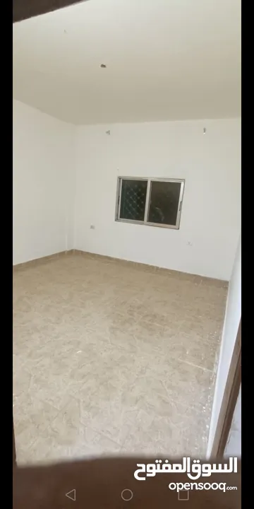بالمفرق با القرب من السكة