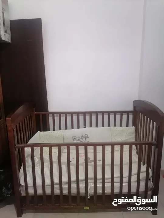 سرير بيبي للبيع ماركة جونيور
