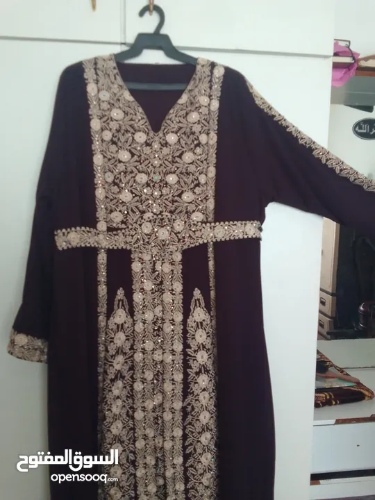 مطلوب قفطان عنابي