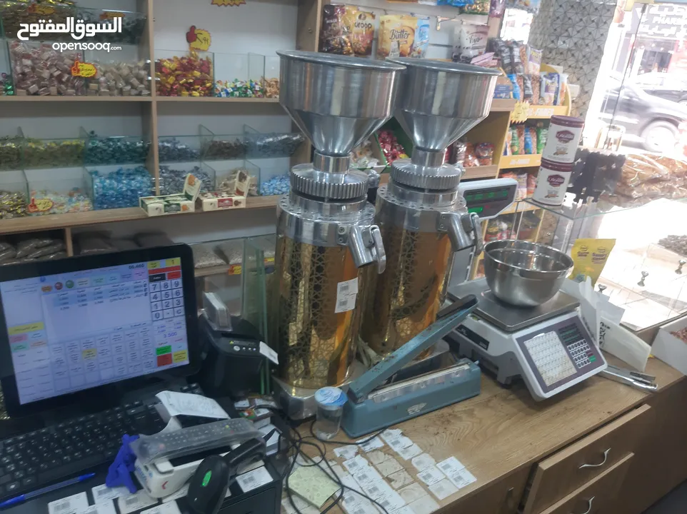 محمص للبيع بكامل عدته وبضاعته البيع بداعي السفر والعودة الى سوريا المحمص يعمل بشكل جيد وقابل للتطوير