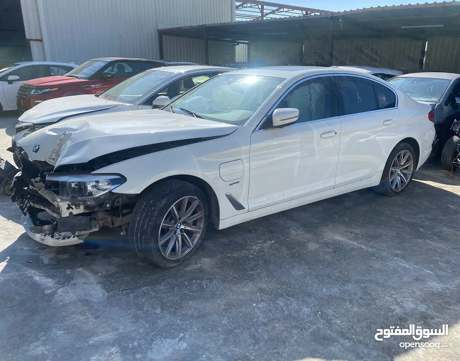 2020 BMW 530E hybrid فل للبيع على ضربتها او مصلحها تصلح لسوق الاعفاءات