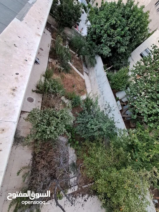 منزل مستقل للبيع الجبيهة/ دوار المنهل- للبيع المستعجل في منطقة هادئة وجيران محترمين حدائق وساحات