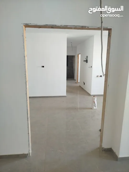 شقة في الماصيون طابق اول في منطقة حيوية بجانب الشارع