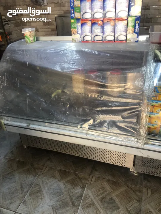 ثلاجة عرض للبيع بسعر مغري
