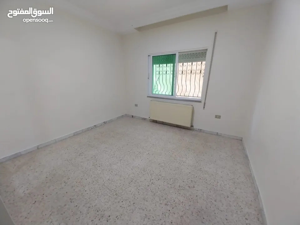 شقة غير مفروشة للإيجار ( Property 38820 ) سنوي فقط