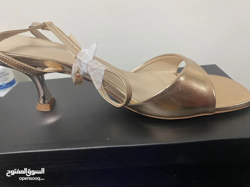 هيلز جديد بلون روز غولد جميل جدا من شي ان كواليتي عالي للبيع بسعر ممتاز ويبين كأنه ماركه