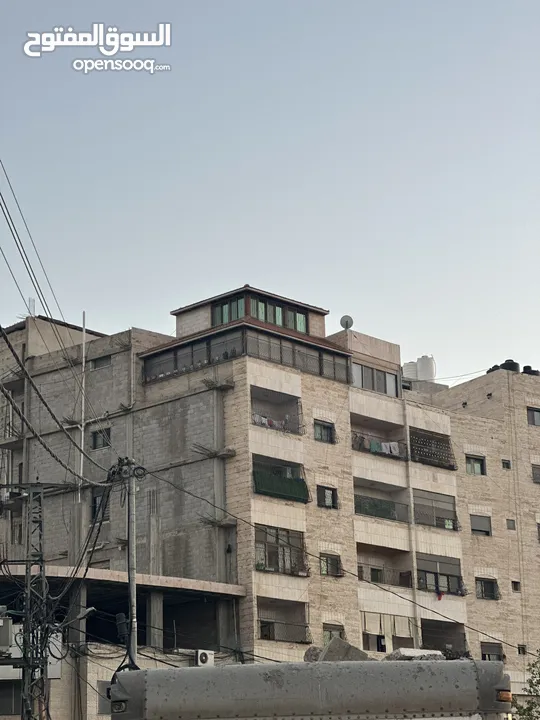 روف طبقتين بمساحة 180 متر مربع بموقع مميز  مع بئر مياه خاص بالروف واشتراك مياه وكهرباء بمدينة الخليل