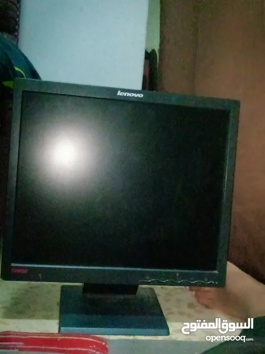 شاشه   Lenovo thinkvisio لا تاخذ مساحه كبيره من المكتب