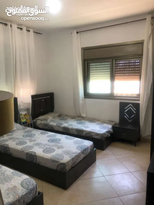 شقه للبيع مساحه 150ثلاث غرف نوم حمامين بلكونتين صالون صاله مطبخ طابق ثالث اصنصين جميع الخدمات متوفرة